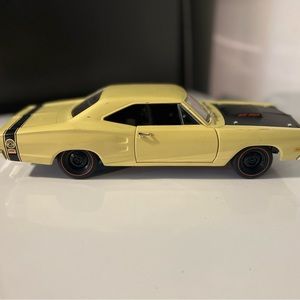 1:18 "American Muscle" 1969 Dodge "Super Bee" collectible